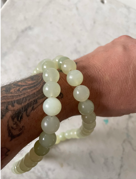 30" Vintage 1970s Celadon Jade Beaded Necklace